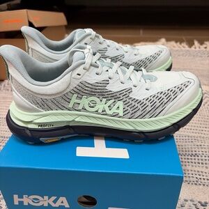 BNWT Hoka Mafate 7